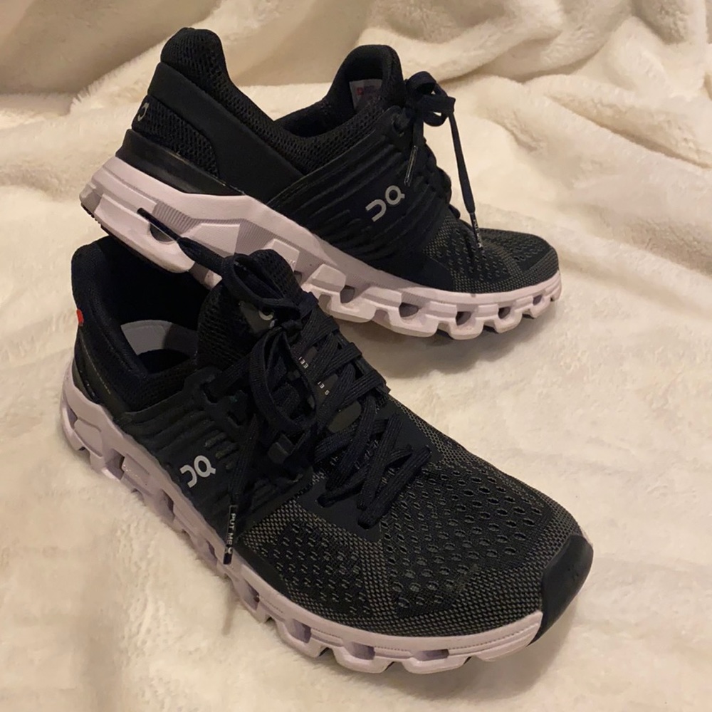 EUC WOMEN’S ON CLOUDSWIFT RUNNING SHOES